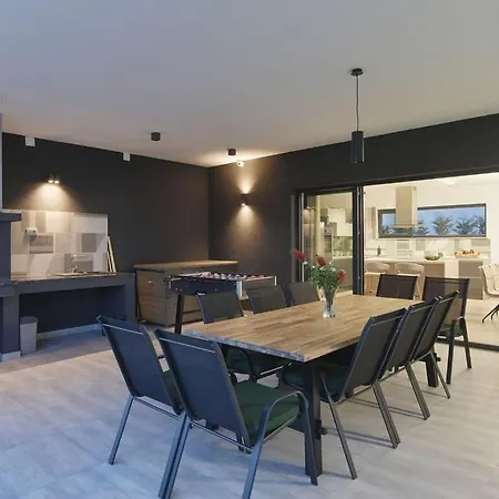 Ula Comfortable Villa Pola