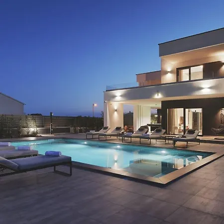 Ula Comfortable Villa Pola