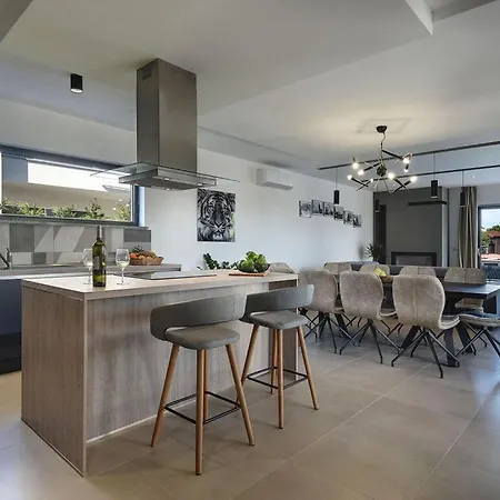 Ula Comfortable Villa *